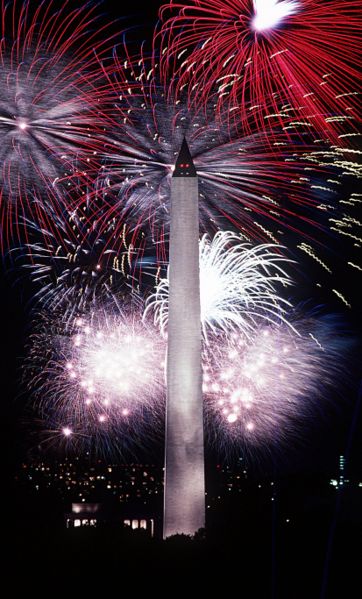 [362px-Fourth_of_July_fireworks_behind_the_Washington_Monument,_1986.jpg]