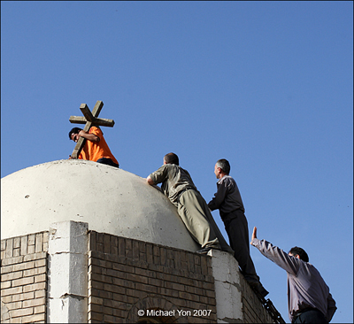 [Christians+and+Muslims+putting+a+cross+on+top+of+a+church+in+Baghdad.jpg]