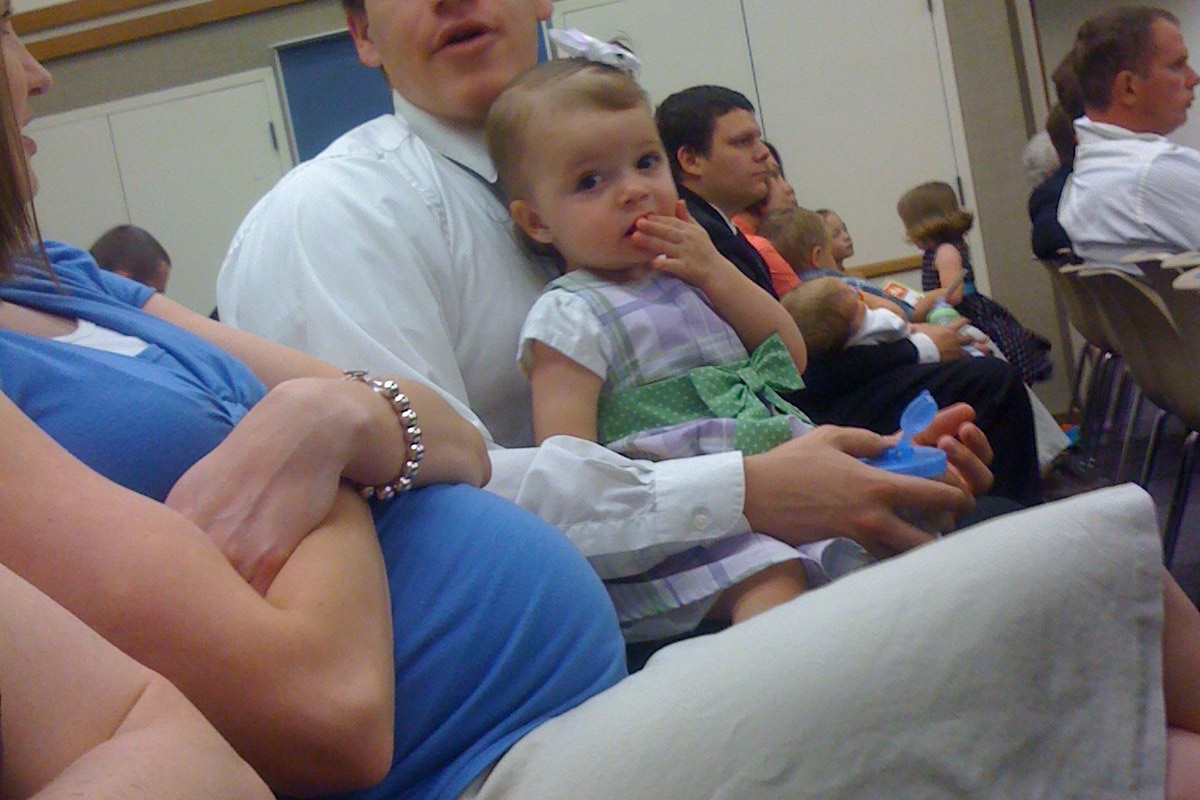 [McKinley+and+her+baby+sister+at+church.jpg]