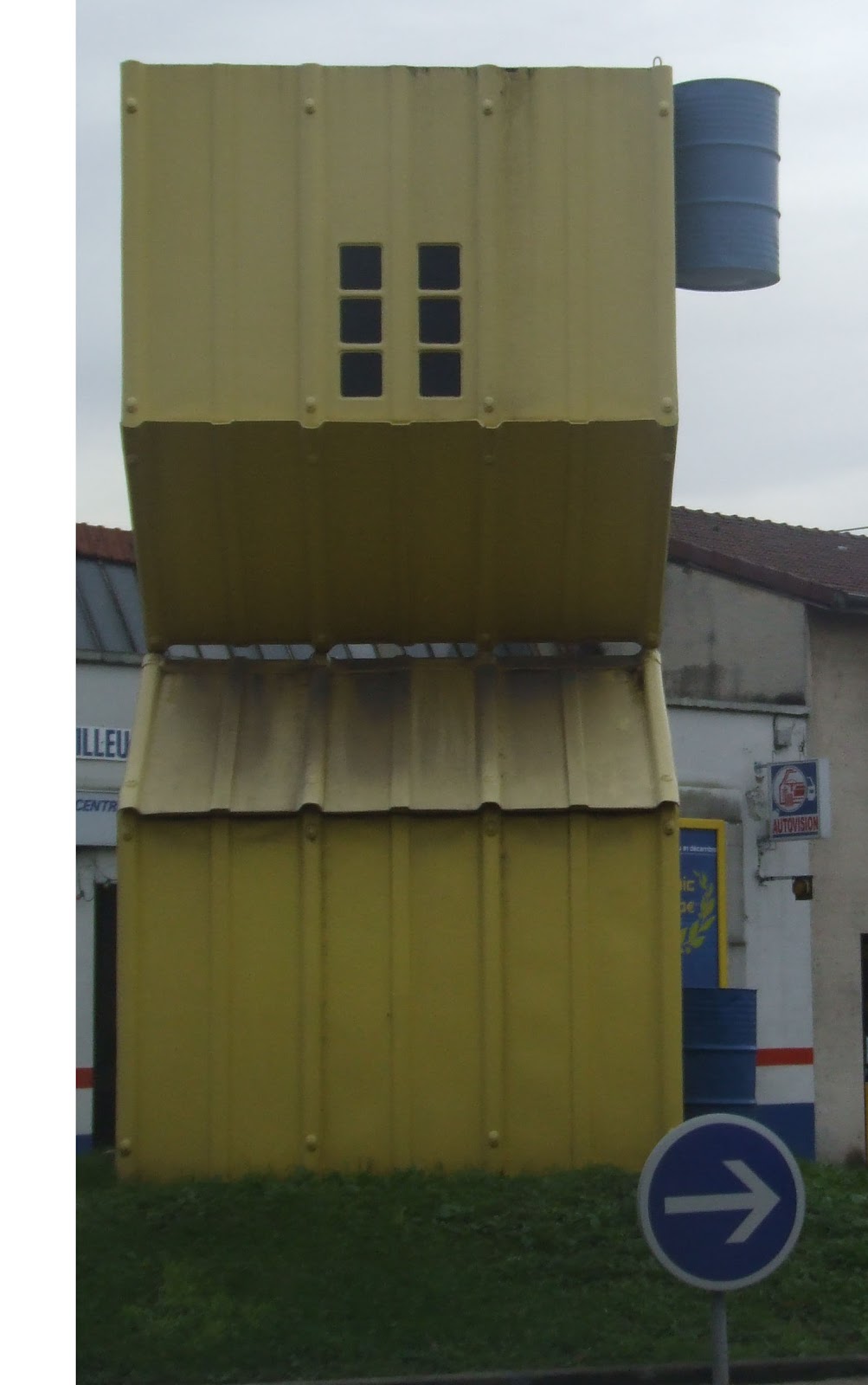[maison+jaune.jpg]