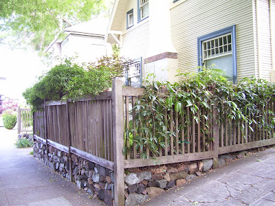 Site Blogspot  Garden Fencing Designs on Before I Go On About The Retaining Wall Fence Configuration