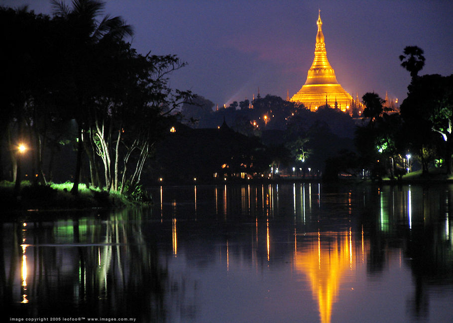 [Shwedagon_Pagoda_niteA.JPG]