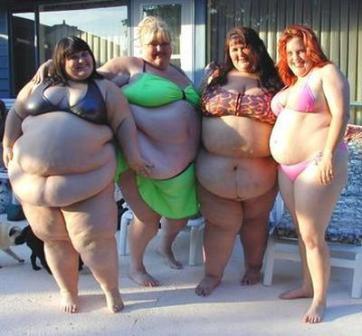 [fat_woman_in_bikinis.jpg]