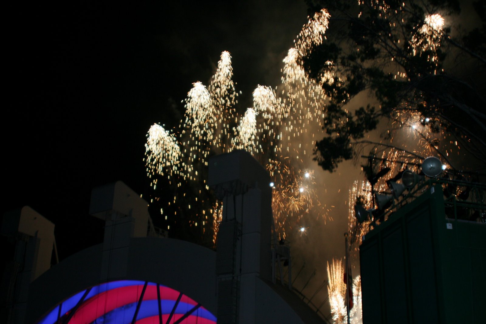 [Fireworks+over+the+Hollywood+Bowl+-+Tchaikovsky,+Lang+lang+&+Fireworks.JPG]