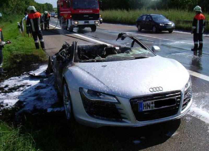[070905+-+Accidente+de+un+Audi+R8-2.jpg]