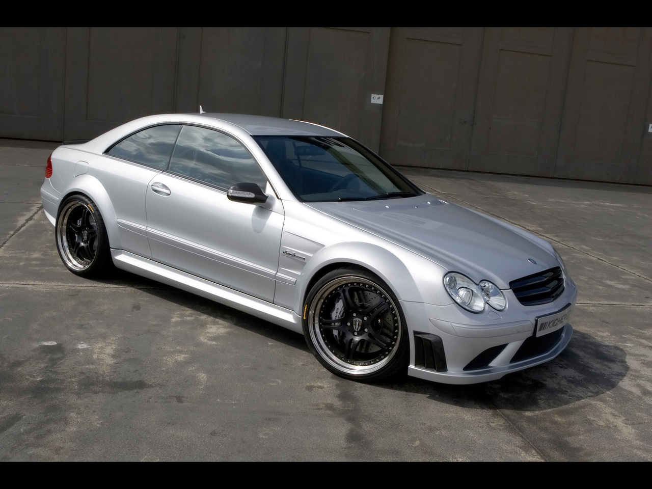 [2008-Kicherer-Mercedes-Benz-CLK-63-AMG-Black-Edition-Front-And-Side-Top-Tilt-1-1280x960.jpg]