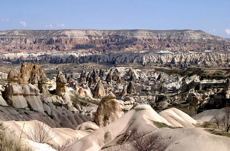 [800px-View_of_Cappadocia_edit.jpg]