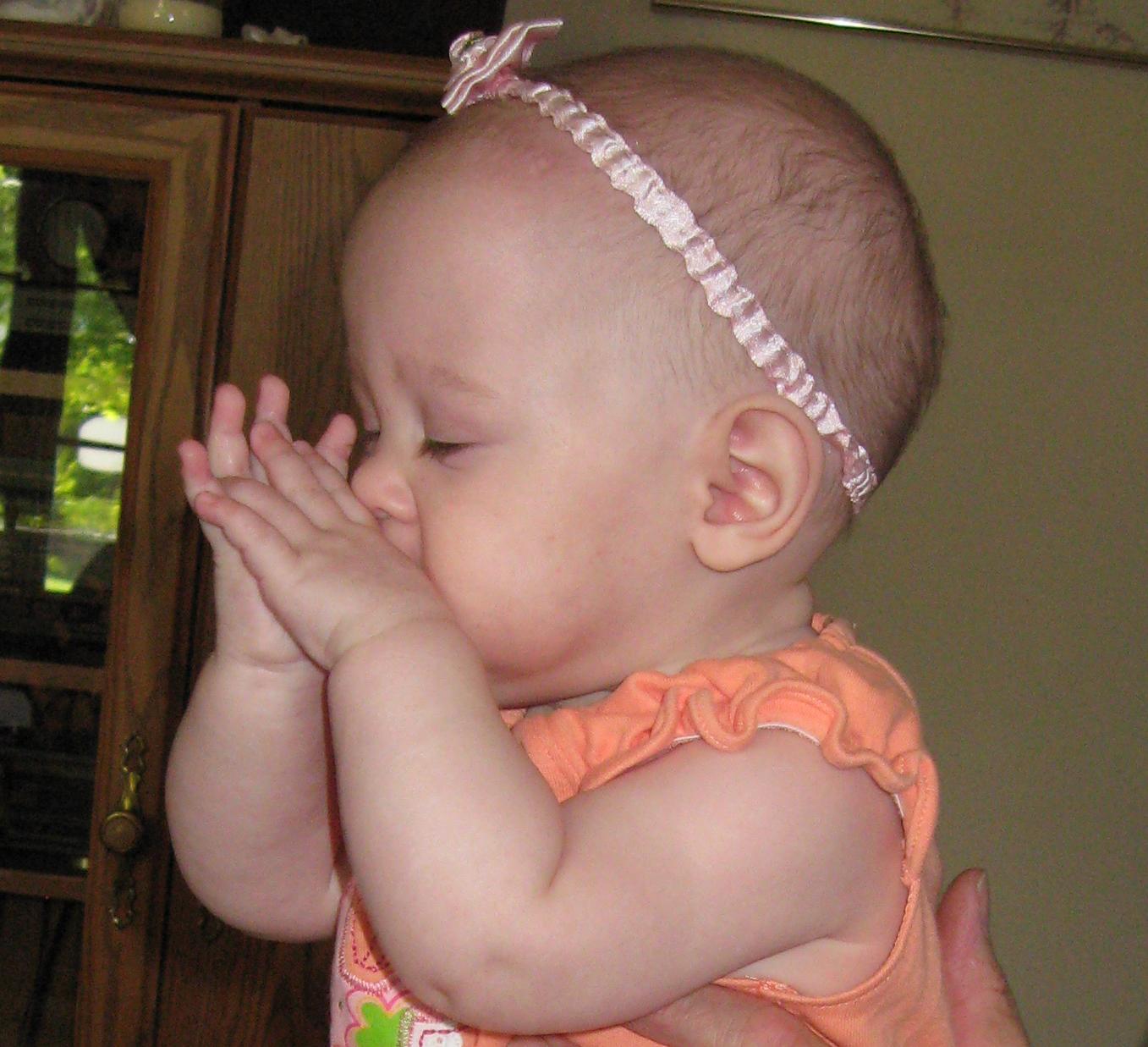 [Olivia+praying.jpg]