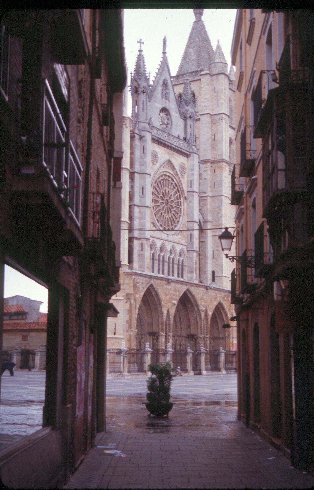 [48-Leon+Cathedral.jpg]