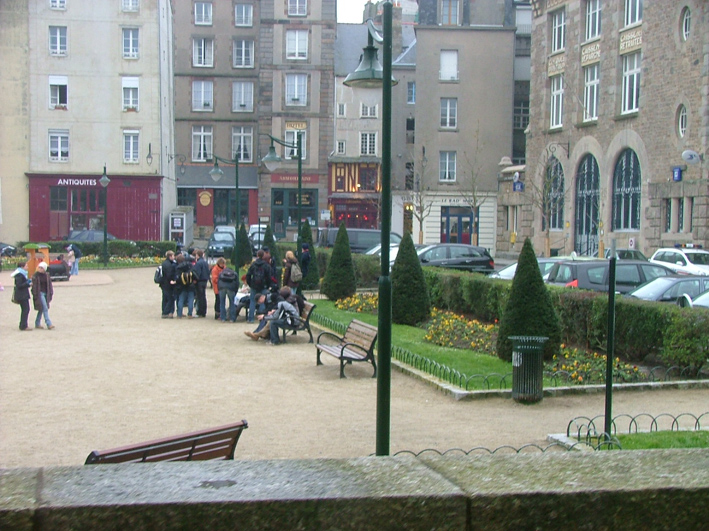 [town+square+st+malo.jpg]
