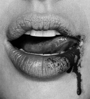 [labios+con+sangre+(blanco+y+negro)[1].jpg]