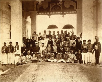 [747px-Sultans_at_the_first_Malayan_Durbar(2).jpg]