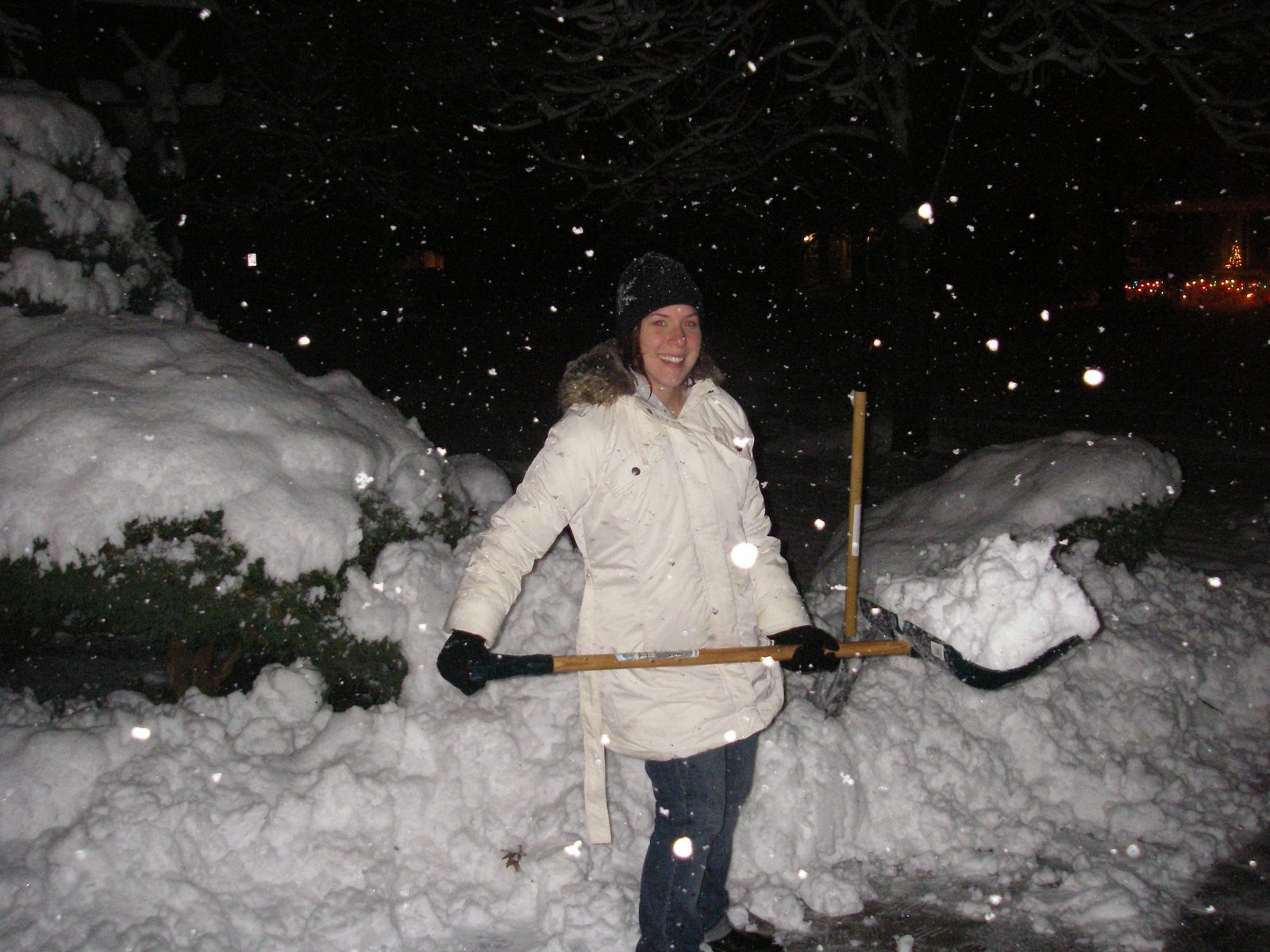 [shoveling+snow.JPG]