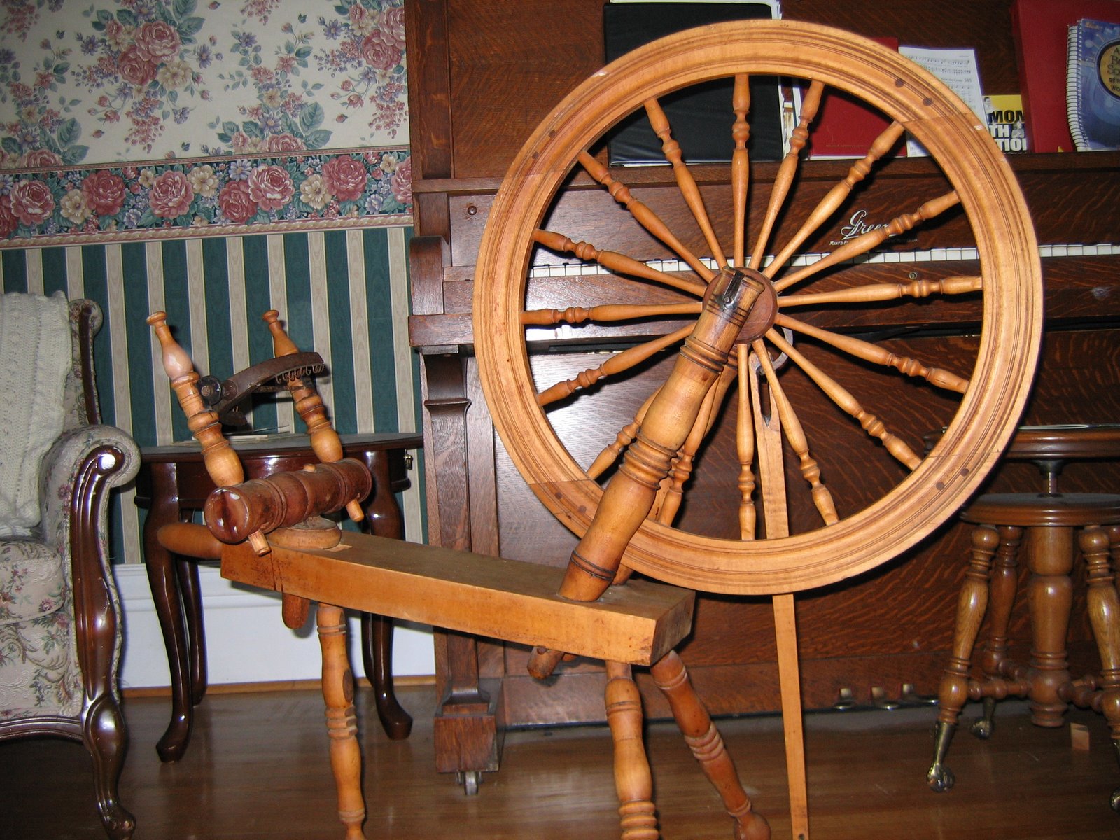 [antique+wheel.JPG]