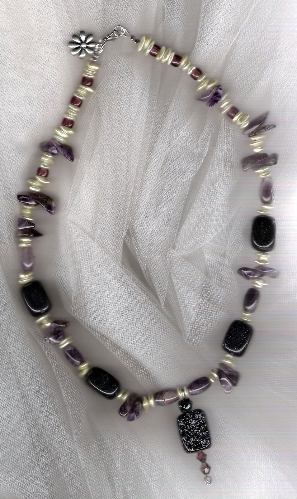 [janet'sbirthdaygift+_+amethyst,+crow+beads,+beige+perlized+glass+chips.jpg]