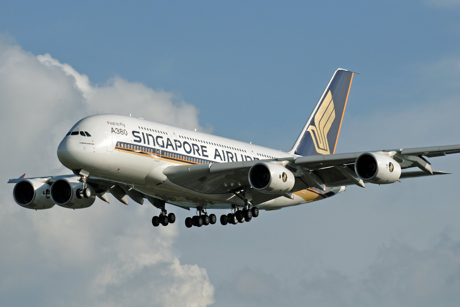 [A380+Singapore+Media+center.jpg]