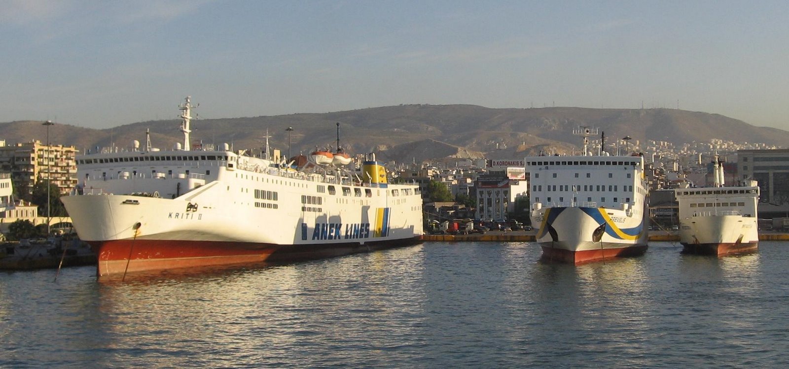 [2007-06-01-piraeus+harbor.jpg]