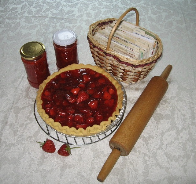 [strawberry+pie+n+stuff.JPG]