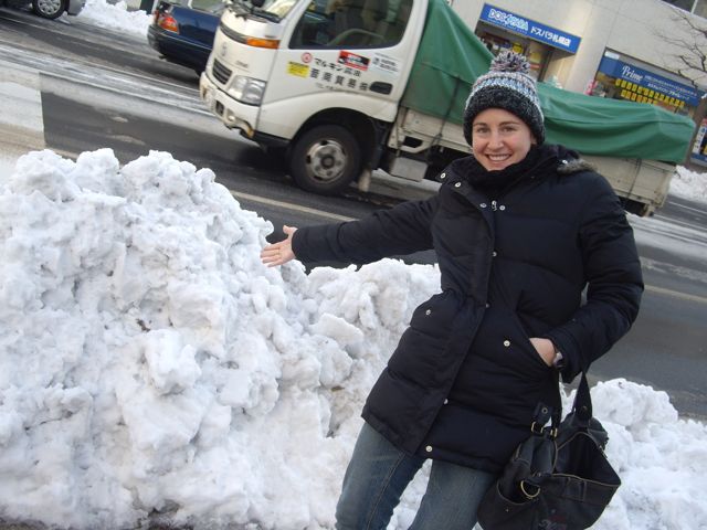 [Sapporo+-+pile+of+snow.jpg]
