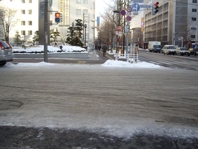 [Sapporo+-+ice+on+road.jpg]