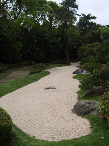[Ohori+Park+Japanese+Zen+rock+garden.jpg]