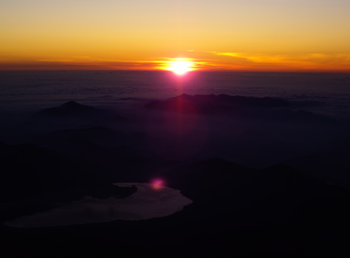[Climbing+Fuji+-+sunrise.jpg]