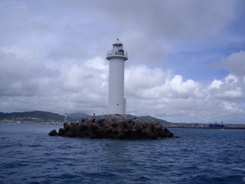 [Snorkelling+-+fishing+near+lighthouse.jpg]