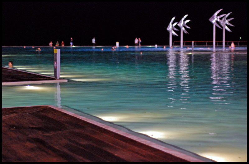 [Cairns+pool+night.jpg]