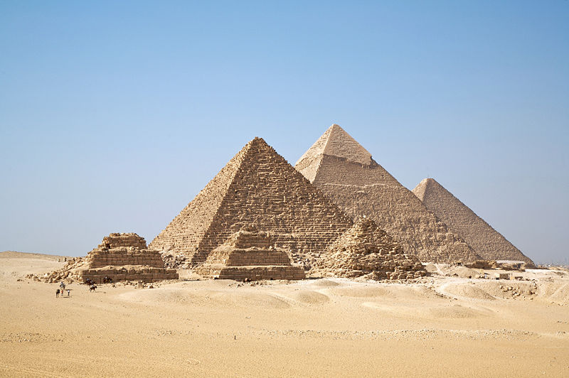 [800px-All_Gizah_Pyramids.jpg]