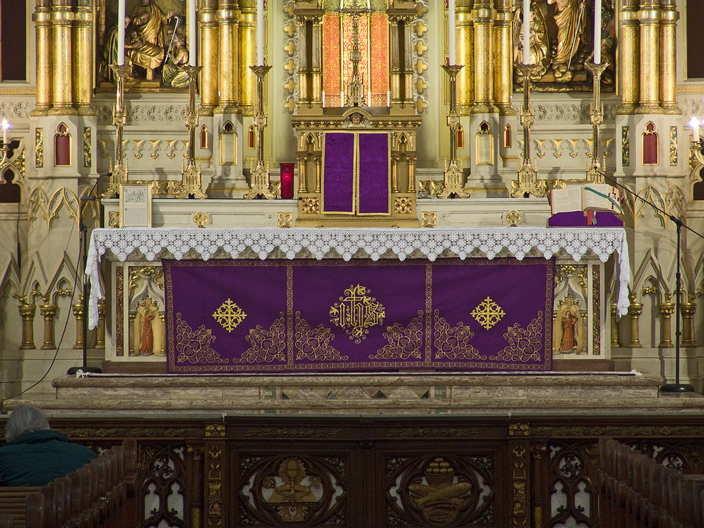 [Saint+Francis+de+Sales+Oratory,+in+Saint+Louis,+Missouri+-+main+altar+at+Advent.jpg]