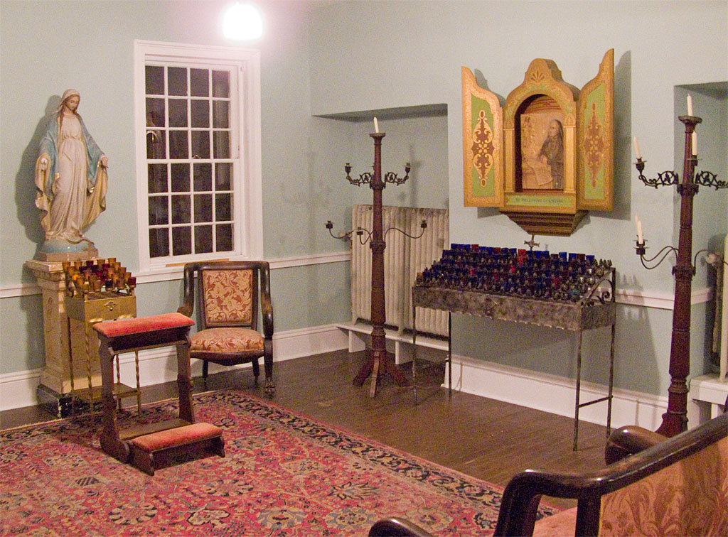 [Old+Saint+Ferdinand's+Shrine,+in+Florissant,+Missouri+-+convent+parlor.jpg]