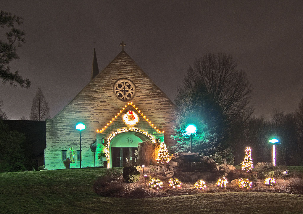 [Saint+Genevieve+du+Bois+Church,+in+Warson+Woods,+Missouri+-+Christmas+lights+at+night+2.jpg]