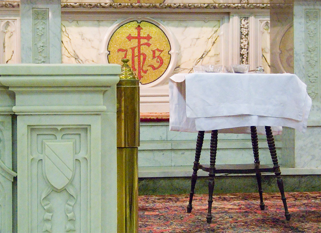 [Saint+Margaret+of+Scotland+Church,+in+Saint+Louis,+Missouri+-+altar+detail.jpg]