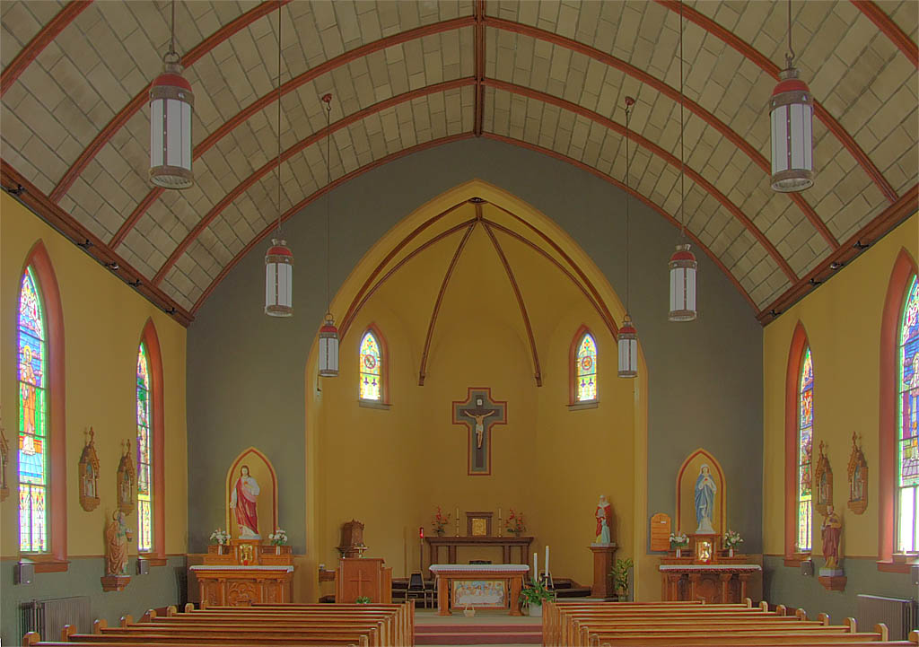 [Saint+Ann+Roman+Catholic+Church,+in+Clover+Bottom,+Missouri,+USA+-+nave.jpg]