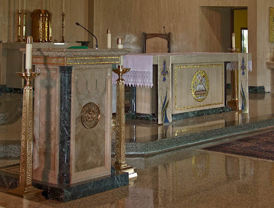 Sainte Genevieve du Bois Roman Catholic Church, in Warson Woods, Missouri, USA - Ambo and altar