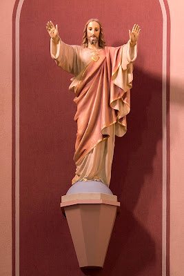 Sacred Heart Roman Catholic Church, in Crystal City, Missouri, USA - Statue of the Sacred Heart of Jesus