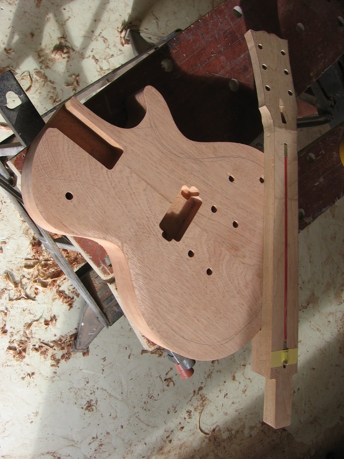 [011-Lutherie.JPG]
