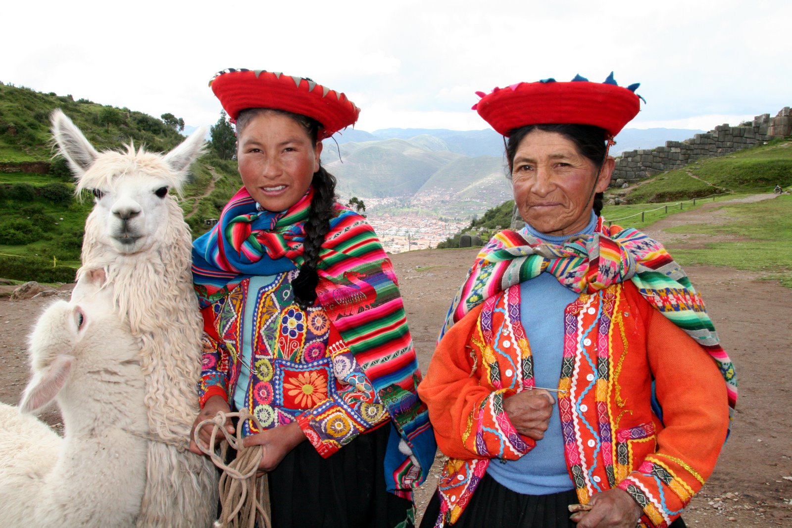 [Peruvianwomen01.jpg]