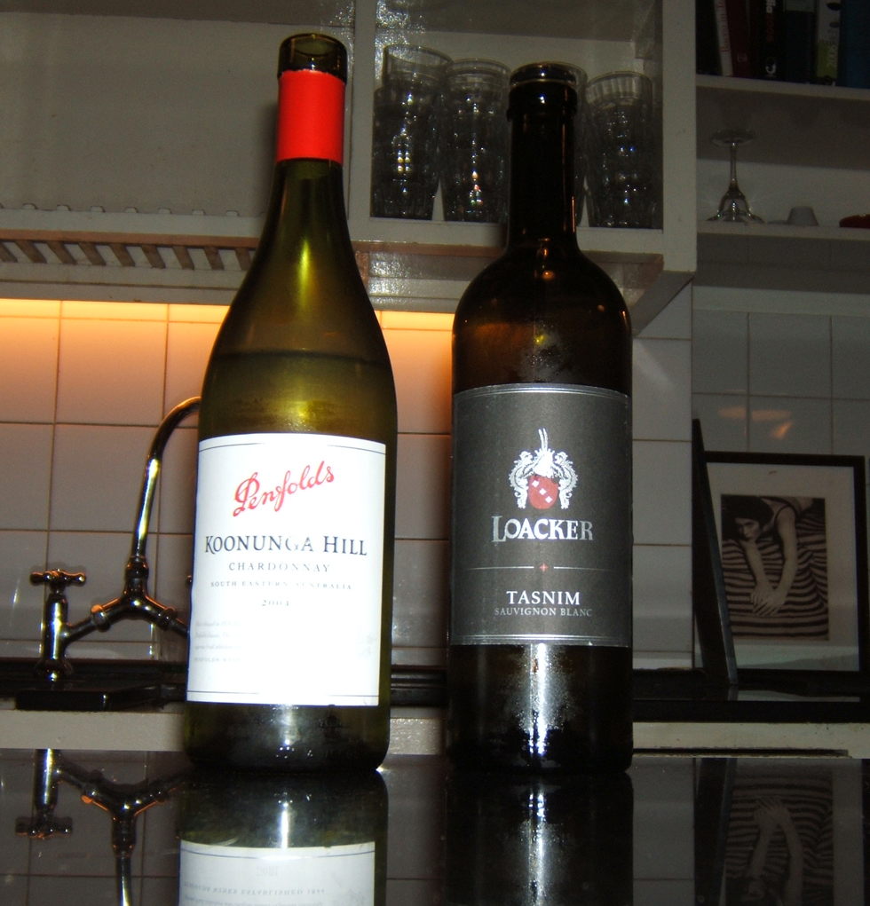 Un chardonnay de Penfolds, Australia, y un sauvignon blanch del norte de Italia