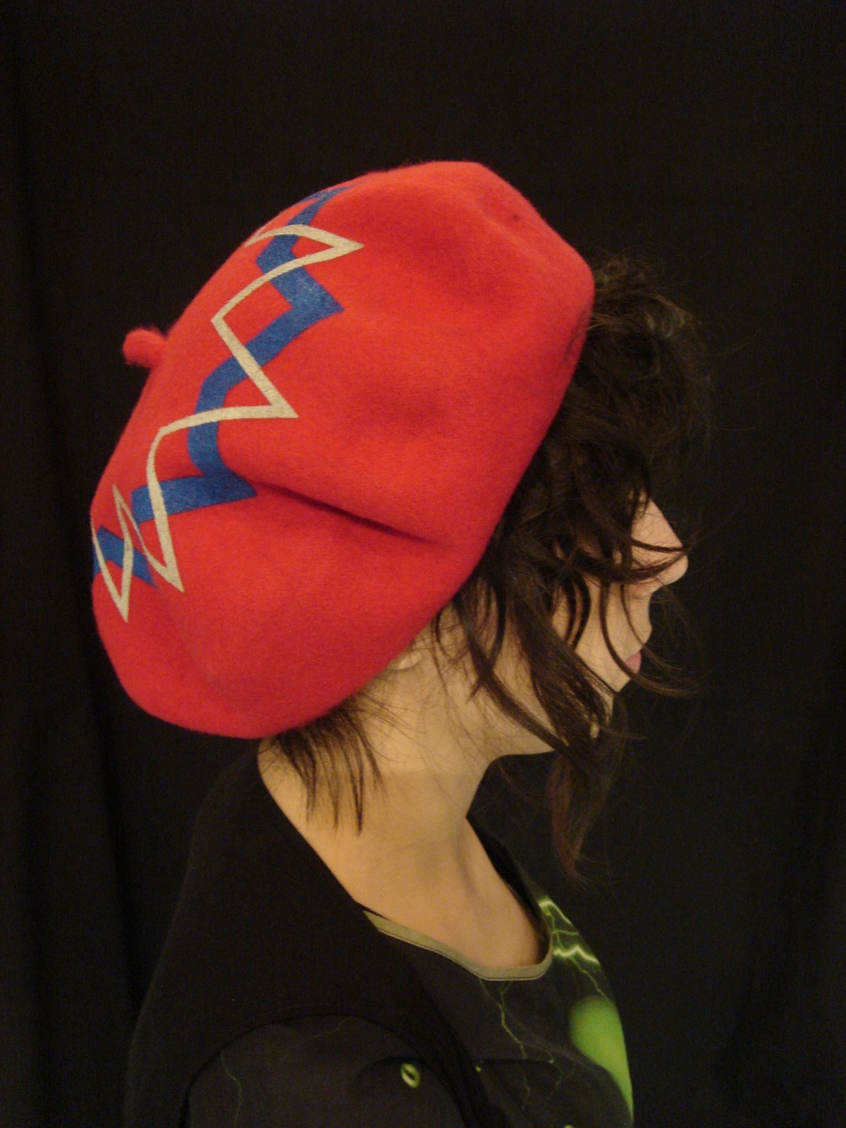 [KW+beret+red+side.JPG]