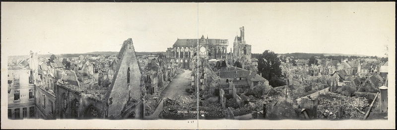 [800px-Amiens,_France,_1919_panorama.jpg]