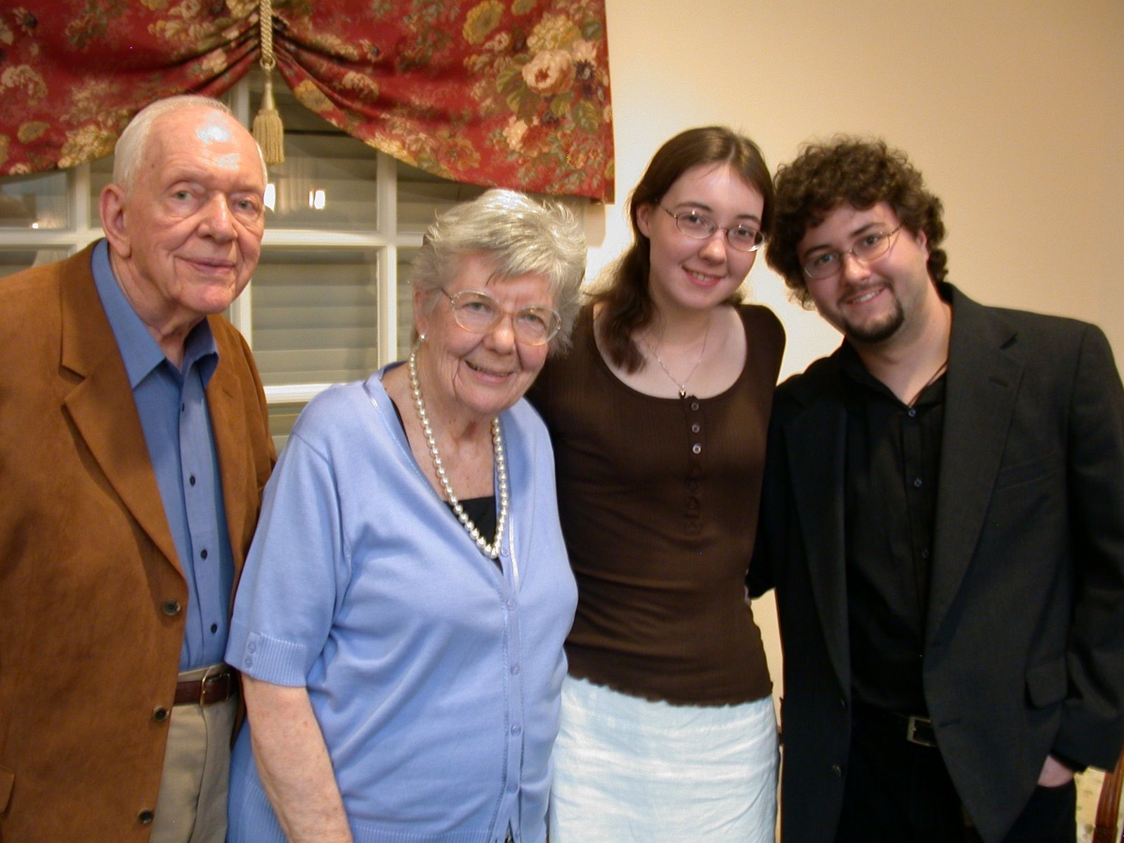 [grandparents+with+andrew+and+sarah.JPG]