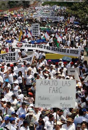 [abajo+las+FARC+el+nuevo+herald.+AP.jpg]