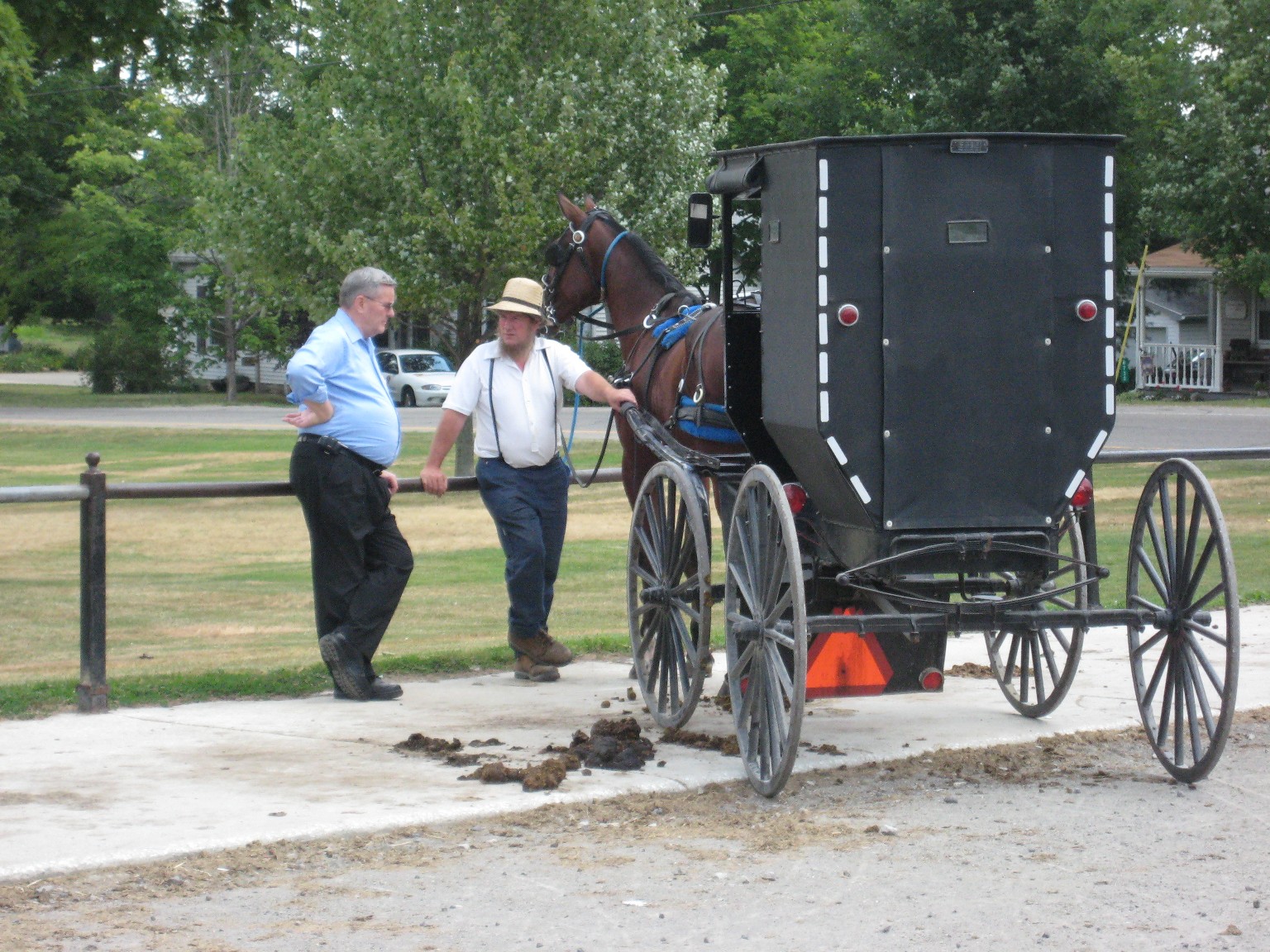 [dad+and+the+amish+guy.JPG]