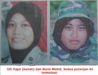 [Siti+Hajar+dan+Nurul+Wahid.jpg]