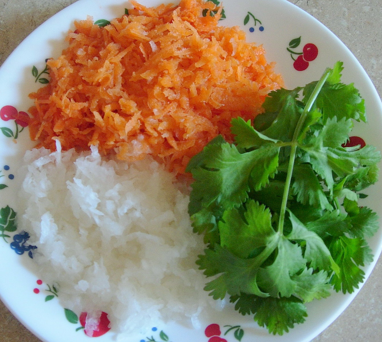 [shredded+carrot+,+white+radish+and+coriander.JPG]