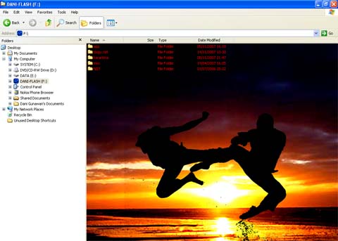 Bosan dengan tampilan background flash disk yang  Customizing Flash Disk Background Image