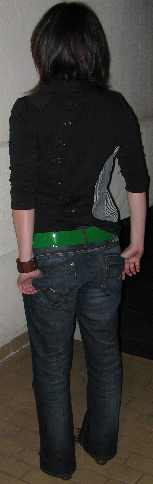 [outfit20mar08back.jpg]