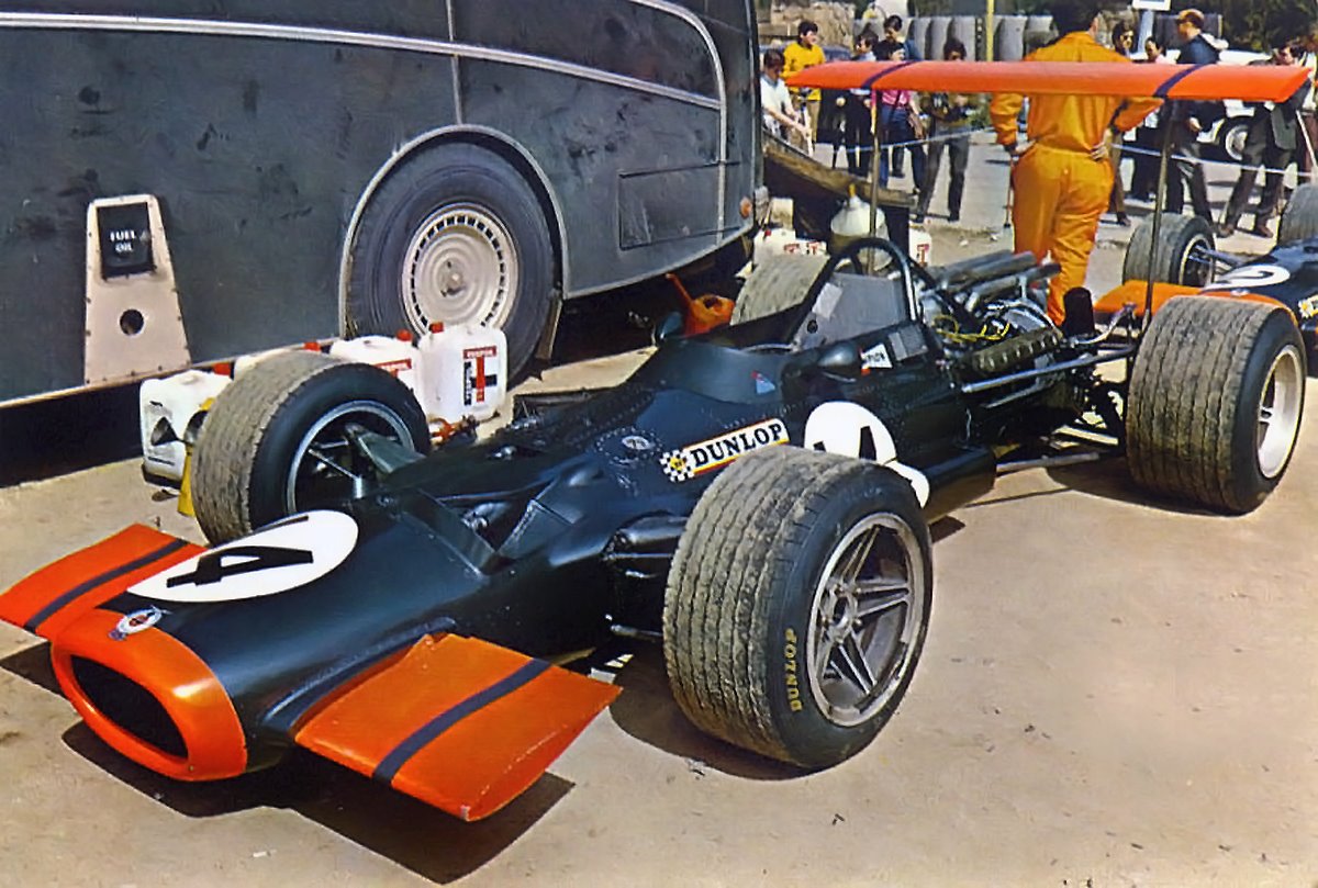 [El+BRM+de+John+Surtees.jpg]