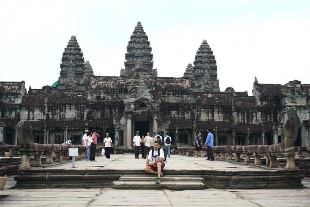 [071+(CB)+Angkor+(Angkor+Wat)+(Small).jpg]